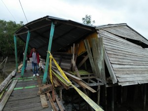 Jumlah Rumah Warga yang Ditabrak Tongkang Bertambah Menjadi 15 Rumah