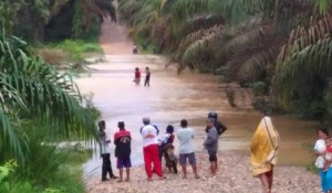 Banjir, Aktifitas Warga Lumpuh Total