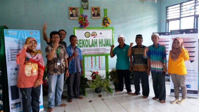 Kader Hijau Desa Rawasari Kecamatan Berbak menyambut pelaksanaan Green Campaign