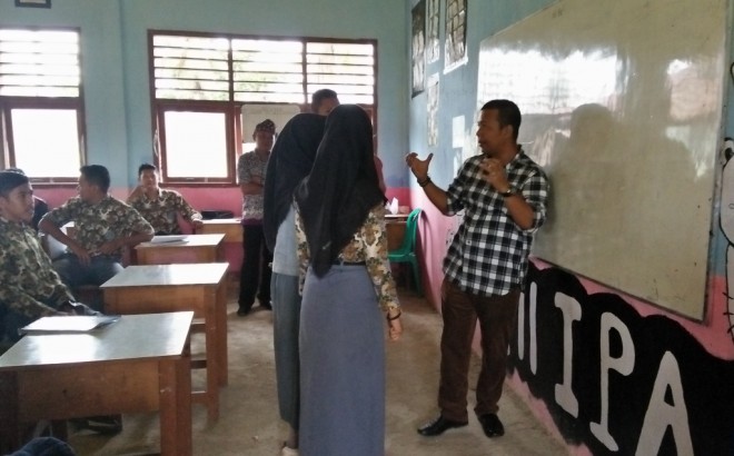 Bupati Romi saat melakukan kunjungan ke SMAN 9 Tanjabtim Kecamatan Kuala Jambi