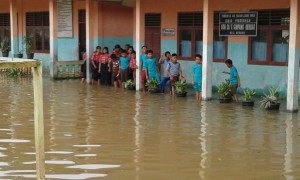 Berbak Dihantam Banjir, Sekolah Terpaksa Diliburkan