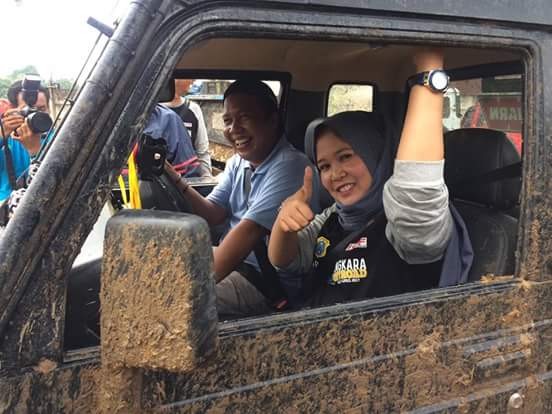 OFFROAD-Bupati Tanjabtim, Romi Hariyanto dan Isteri, Wirdayanti kompak mengikuti Offroad di Kabupaten Tanjabtim. Bupati Romi sebagai Driver, sedangkan Isterinya, Wirdayanti sebagai Navigator