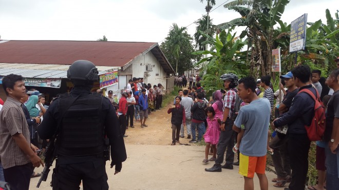 Tempat lokasi rumah kontrakan M terduga teroris di Kampung Bugis, Kota Jambi masih dijaga petugas kepolisian.