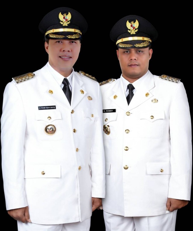 Bupati dan Wakil Bupati Tanjabtim, H. Romi Hariyanto, SE dan H. Robby Nahliyansyah