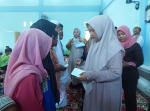 Wirdayanti Romi Syafari Sholat Dhuha Perdana di Rantau Rasau