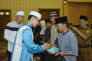 Gubernur Minta Guru Memperkuat Komitmen Mendidik Anak Bangsa   