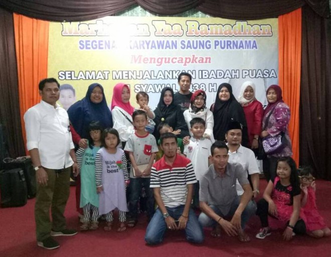 Para Alumni STIE Jambi foto bersama usai Buka Puasa Bersama