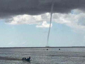 Heboh . . !!! Angin Puting Beliung Muncul di Pantai Kampung Laut