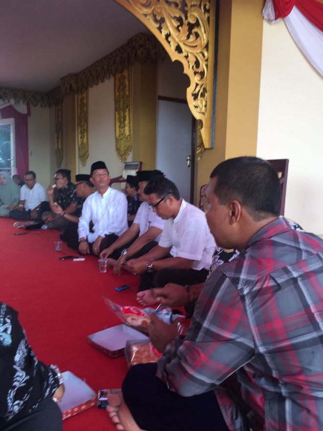 Bupati Romi memimpin rapat akhir pemantapan pembukaan MTQ ke 47 tingkat Provinsi Jambi, di selasar podium utama, Sabtu