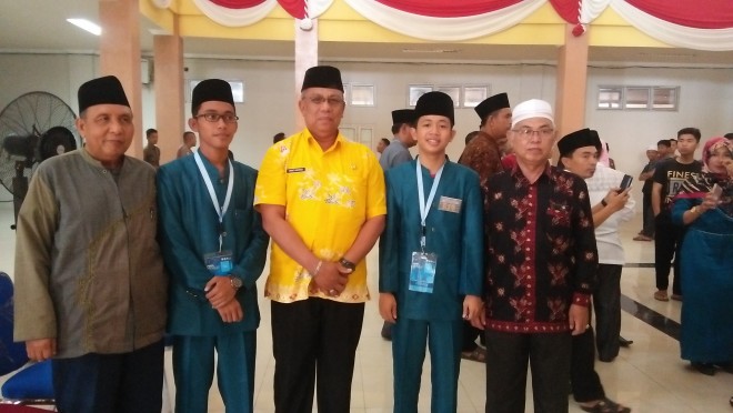 Peserta lomba Fahmil Quran dari Kafilah Batanghari, saat foto bersama Asisten III Tanjabtim