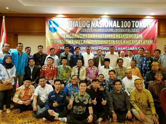 Panitia dan Peserta Dialog Nasional PB IKAMI Sul-Sel di Hotel Sultan, Jakarta usai gelaran dialog bersama 100 tokoh keturunan Sul-Sel se-Indonesia (11 September 2017).  