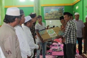 Bupati Romi Hadiri Maulid Nabi dan Menyerahkan Bantuan Korban Bencana di Simbur Naik