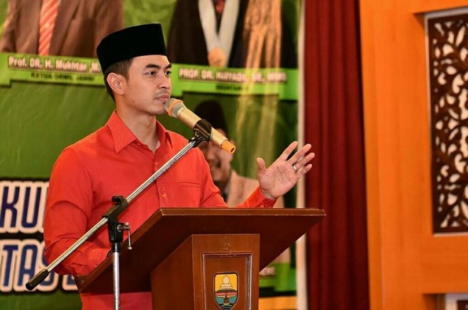 Gubernur Jambi Zumi Zola saat menyampaikan kata sambutan