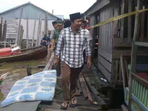 Bupati Romi Kunjungi Korban Puting Beliung