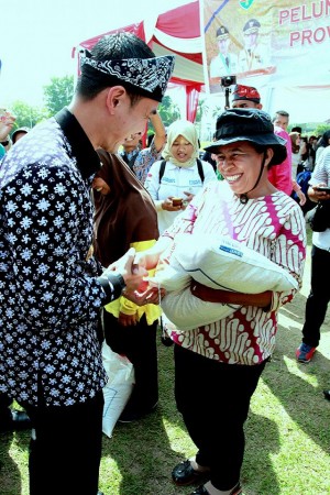 Gubernur Zola : Beras Sejahtera Harus Tepat Sasaran   