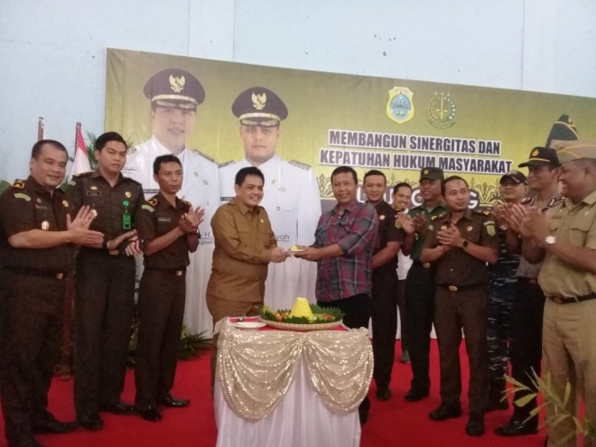 Pemotongan nasi tumpeng tanda dilaunchingnya program JAMBU MASAK