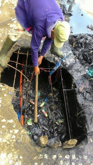 Drainase Tersumbat Sampah, Picu Banjir