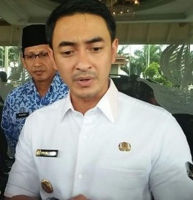 Gubernur Jambi Zumi Zola didampingi Karo Humas Johansyah