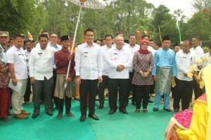 Gubernur Zola Hadiri Peresmian Kampung Pancasila di Tanjabbar