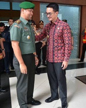 Gubernur Zola Sambut Danrem 042/Gapu yang Baru