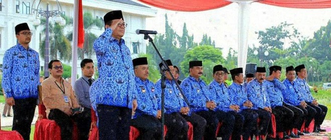 Plt Gubernur Jambi, Fachrori Umar saat memimpin Apel