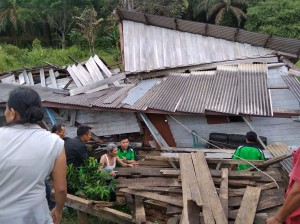 Rumah Roboh Tiba-Tiba