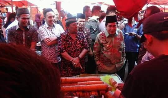 Walikota Sungaipenuih AJB melihat situasi dan kondisi Pasar Ramadhan di Kota Sungaipenuh