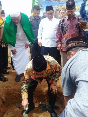 AJB Letakkan Batu Pertama Islamic Boarding School Al Kahfi 