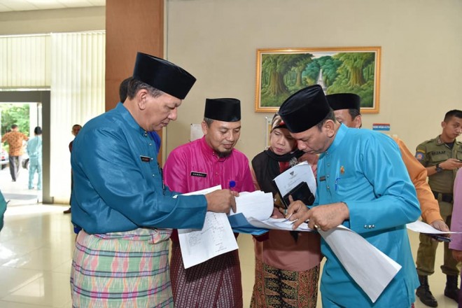 Sekda Provinsi Jambi, M. Dianto saat Sidak kehadiran PNS