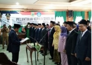 Bupati Romi Lantik Kepala SD dan SMP