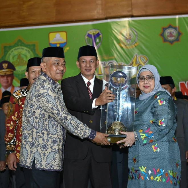 Penyerahan piala bergilir