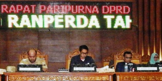 Ketua DPRD Tanjabtim, Muhammad Aris memimpin langsung Paripuran Pandangan Umum Fraksi terhadap Nota Pengantar RKUA-PPAS