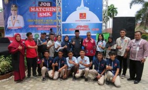 Pemprov Jambi Jembatani SMK dengan Dunia Kerja   