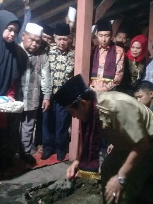 Wako AJB Letakkan Batu Pertama Renovasi Rumah Adat Dusun Baru