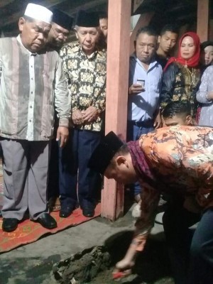 Ketua DPRD Sungaipenuh Hadiri dan Letakkan Batu Pertama Pembangunan Rumah Adat Depati Batigo Permanti