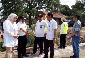 Bupati Muarojambi Dampingi Anggota DPR-RI Tinjau Pelebaran Jalan Mendalo Darat