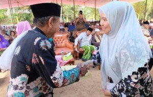 Bupati Masnah Melakukan Peletakan Batu Pertama Pembangunan Ponpes Aswaja Nusantara   