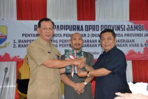 Pemprov Jambi Sampaikan Dua Ranperda ke DPRD