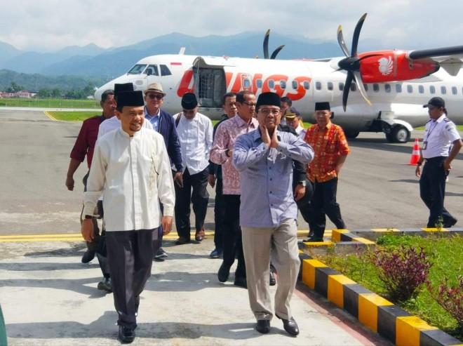 Bupati Adirozal, sambut kedatangan Plt Gubernur Jambi, dibandara Depati Parbo Kerinci