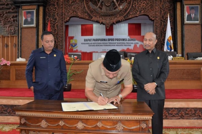 Sekda Provinsi Jambi, M. Dianto bersama Pimpinan DPRD Provinsi Jambi