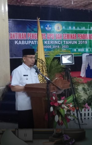 Bupati Adirozal Hadiri Pelantikan Pengurus APSI Kerinci, Sekaligus Pemateri Seminar Pendidikan