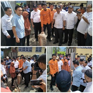 Ketua DPRD Sungaipenuh Fikar Azami Serahkan bantuan bagi korban musibah kebakaran