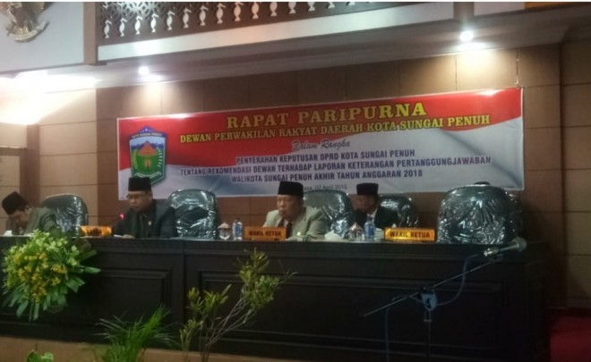  DPRD Sungaipenuh Gelar Rapat Paripurna penyerahan keputusan DPRD Sungaipenuh tentang rekomendasi dewan terhadap LKPJ Walikota Sungaipenuh akhir tahun anggaran 2018