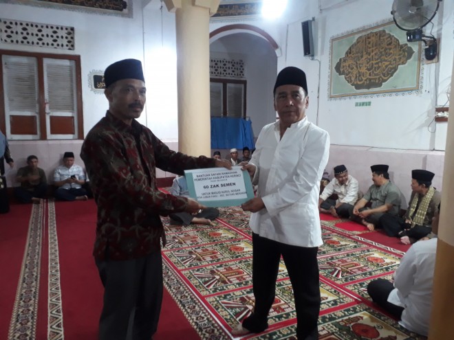 Sekda Kerinci serahkan bantuan untuk pembangunan masjid Nurul Ikhsan Desa Lubuk Paku