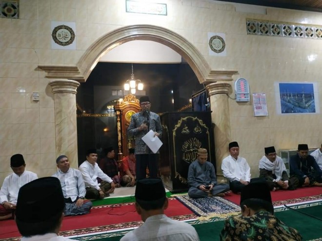 Sambutan Sekda Munasri saat safari Ramadhan di Masjid Nurul Iman Dusun Baru