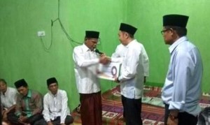 Sambangi Mussahalla Jabar Nur Koto Duo, Ketua DPRD Sungaipenuh Serahkan Bantuan