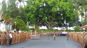 Pasca Libur Lebaran, Bupati Adirozal Pimpin Apel Perdana Kerja