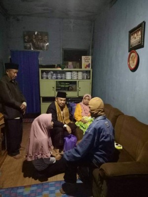 Bupati Adirozal Berbuka, Tidur dan Sahur di Rumah Warga Kayu Aro