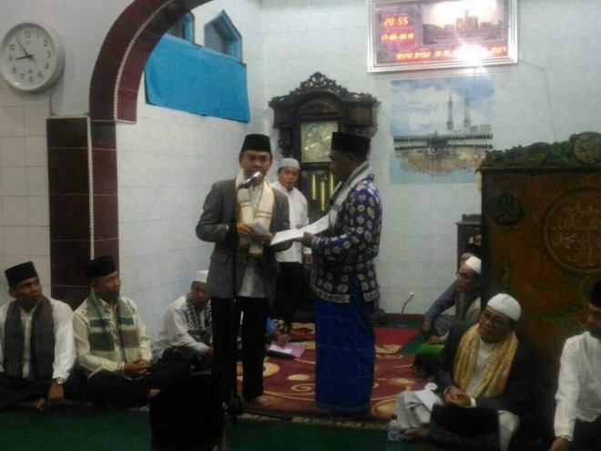 Bupati serahkan bantuan untuk pembangunan masjid