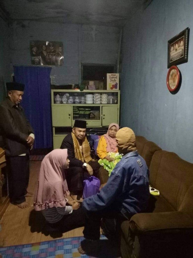 Semalam di Kayu Aro, Bupati Adirozal Berbuka, Tidur dan Sahur di Rumah Warga